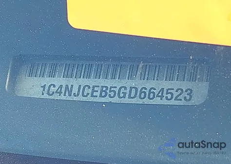 2016 Jeep Compass Latitude z USA, uszkodzony, nr VIN 1C4NJCEB5GD664523